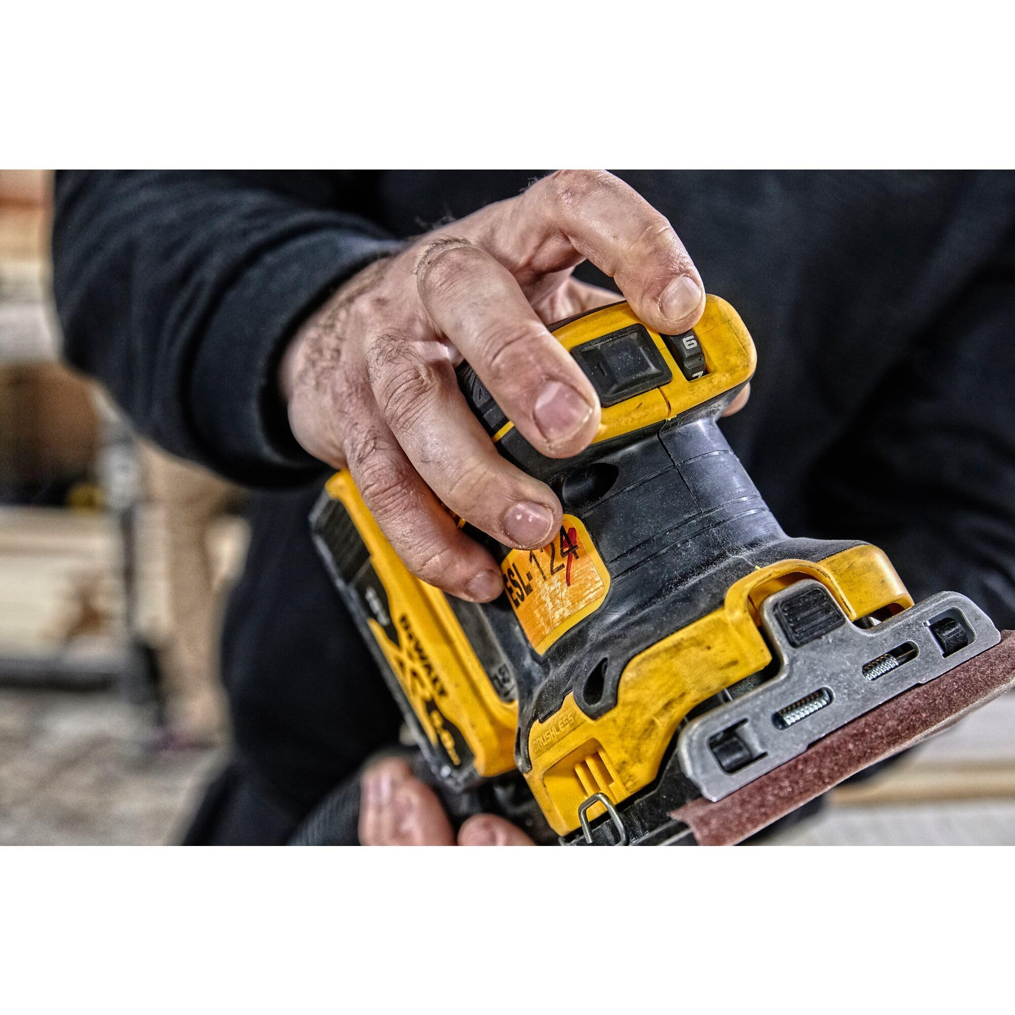 DeWalt 18V XR Brushless 1/4 Sheet Palm Sander