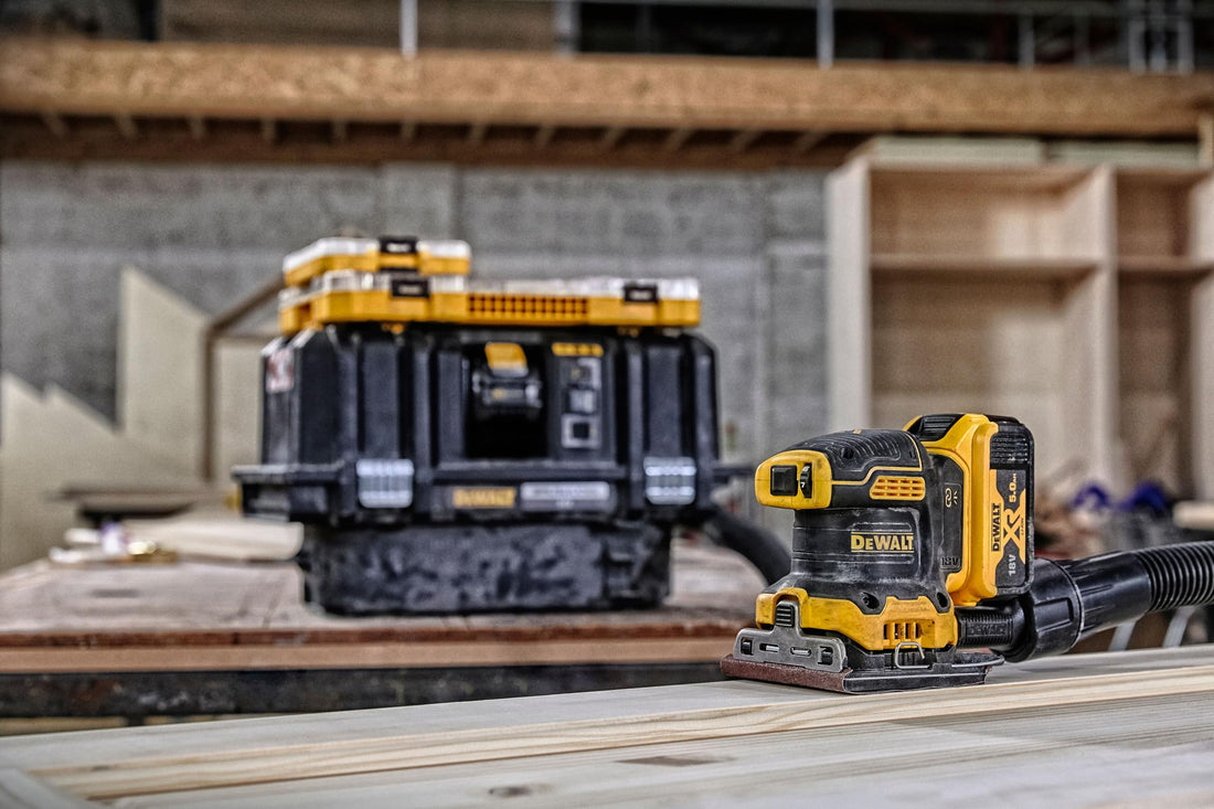 DeWalt 18V XR Brushless 1/4 Sheet Palm Sander