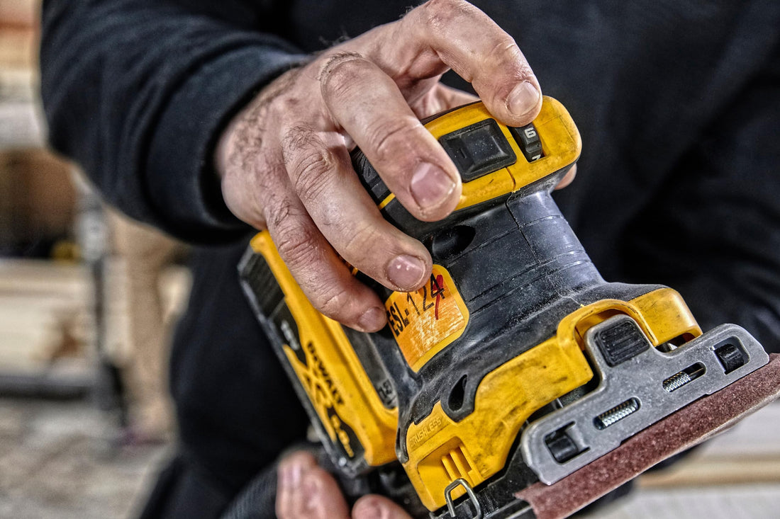 DeWalt 18V XR Brushless 1/4 Sheet Palm Sander