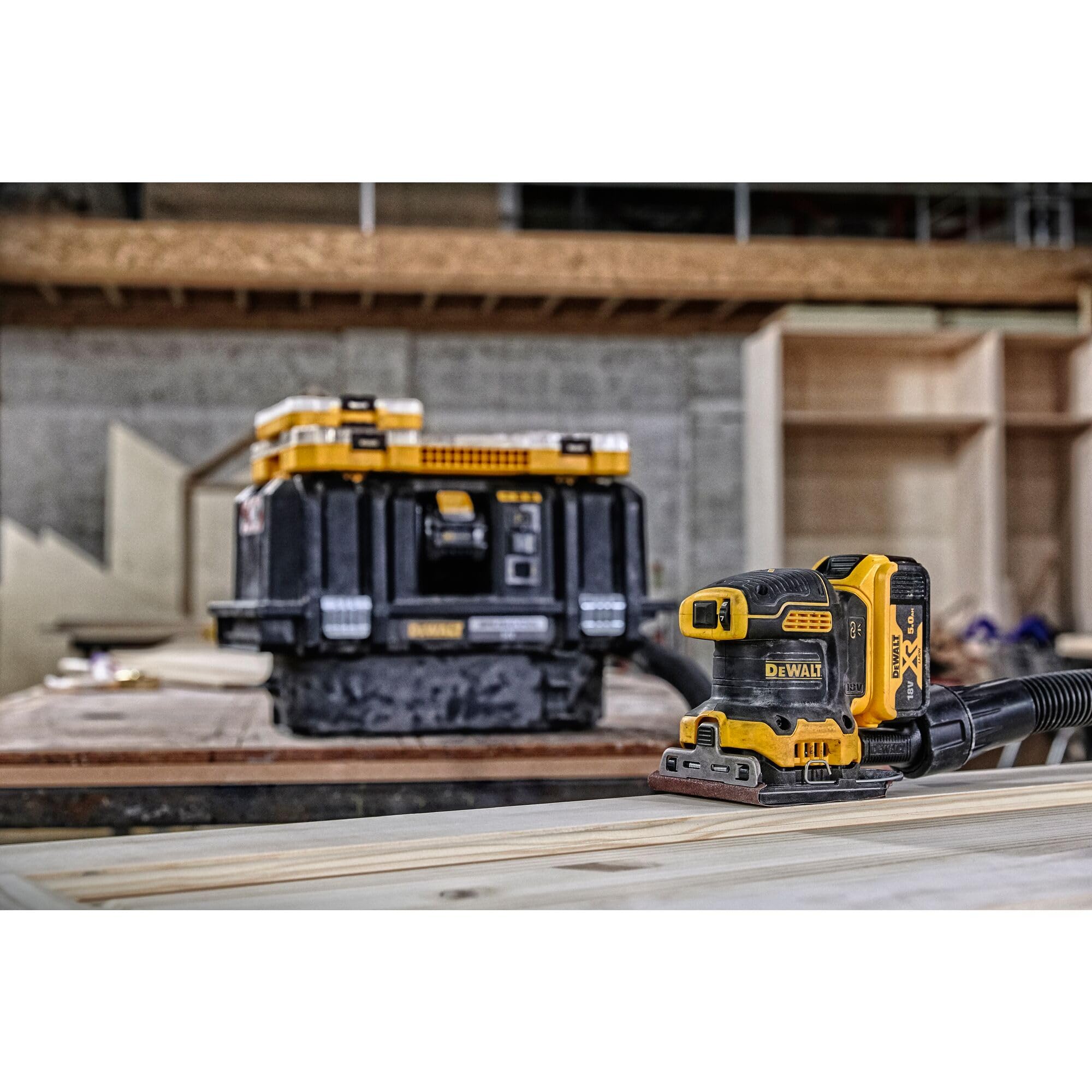 DeWalt 18V XR Brushless 1/4 Sheet Palm Sander