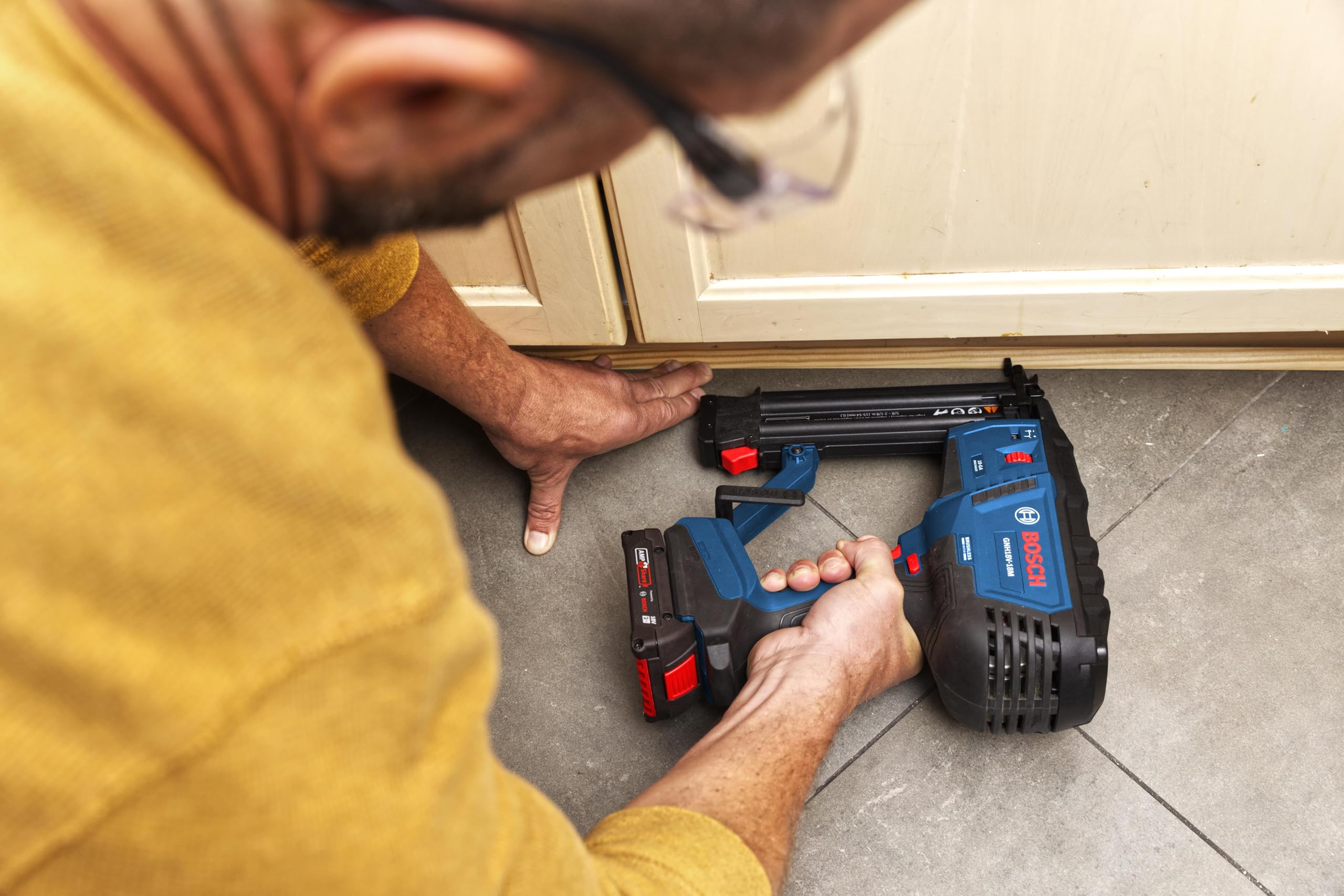 BOSCH GNH18V-18MB12 18V Brushless 18-Gauge Brad Nailer Kit with 2Ah Battery and Charger - Cordless, Efficient, and Precise for Decorative Work and Tight Spaces